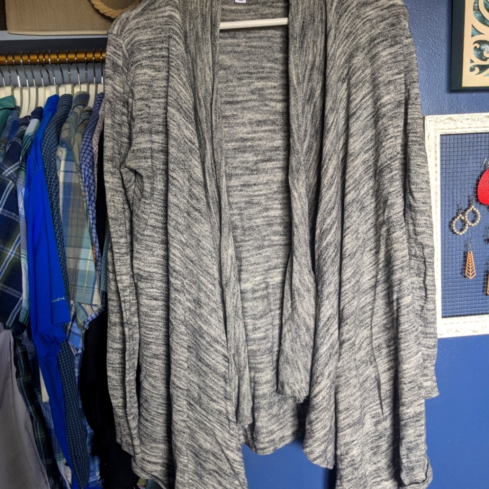 Liz Lange Maternity cardigan